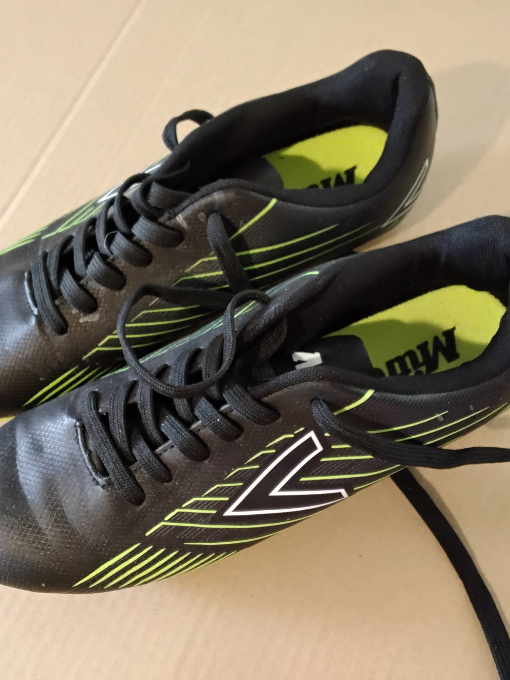Men's Black Soccer Cleats with Lime Accents Mitre Strike Grip 7 1/2 Hardly Worn